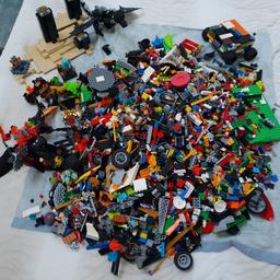 Riesiges Paket mit Lego, verschiedene Themen z.b. Minecraft, Autos, Boote, Gebäude...
Eine Garantie auf Vollständigkeit wird NICHT gegeben!