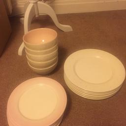 6 dinner plates
6 side plates
5 bowls

A few little chips on the under side of some of the large plates. Other than that I’m quite good condition. Lovely country style set.