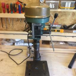 Bench piller drill made by new tool multi speed old but works well no chuck key