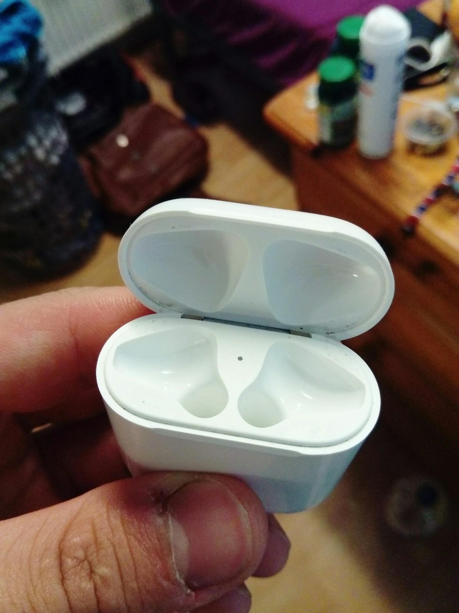 Apple AIRPODS CHARGER, SWAP in HA3 Harrow für 45,00 £ zum Verkauf