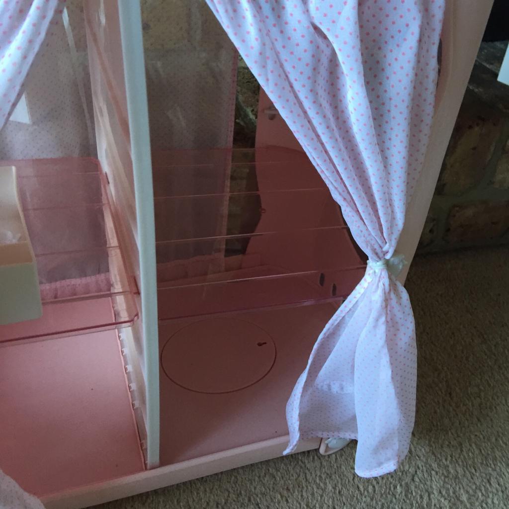 Baby Annabell 2in1 Wardrobe/Changing Table in SG13 East Hertfordshire for £10.00 for sale Shpock