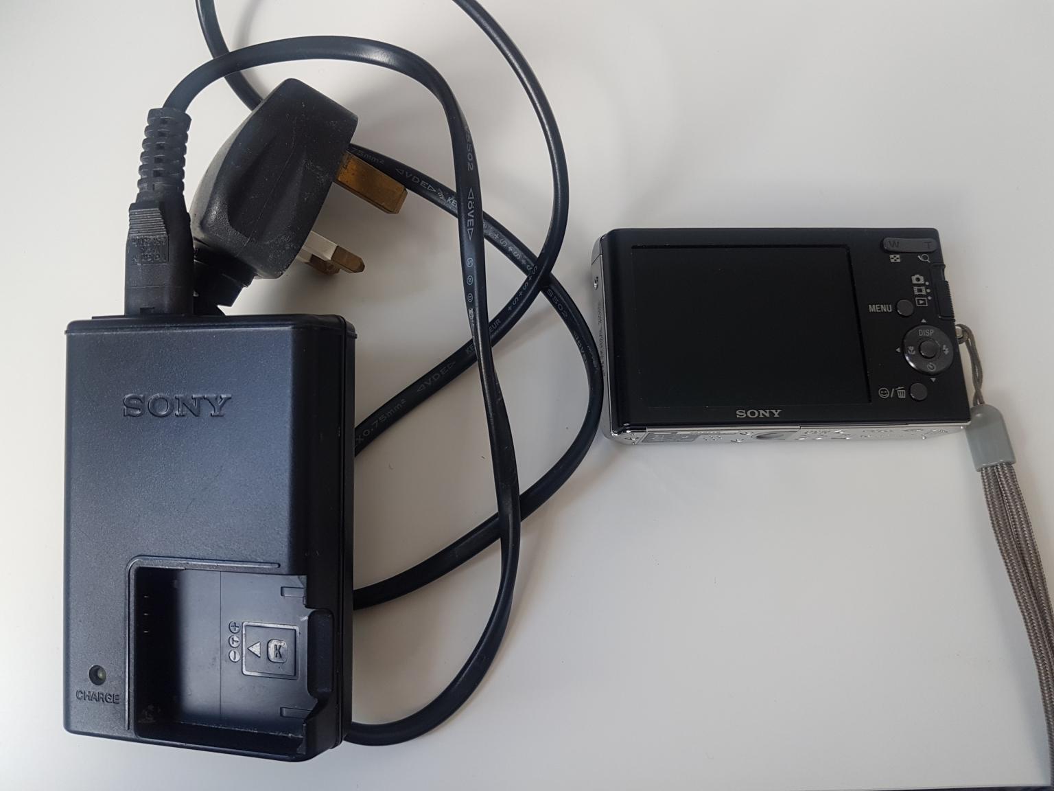 Sony Cybershot camera in Broxbourne für £ 13,00 zum Verkauf | Shpock AT