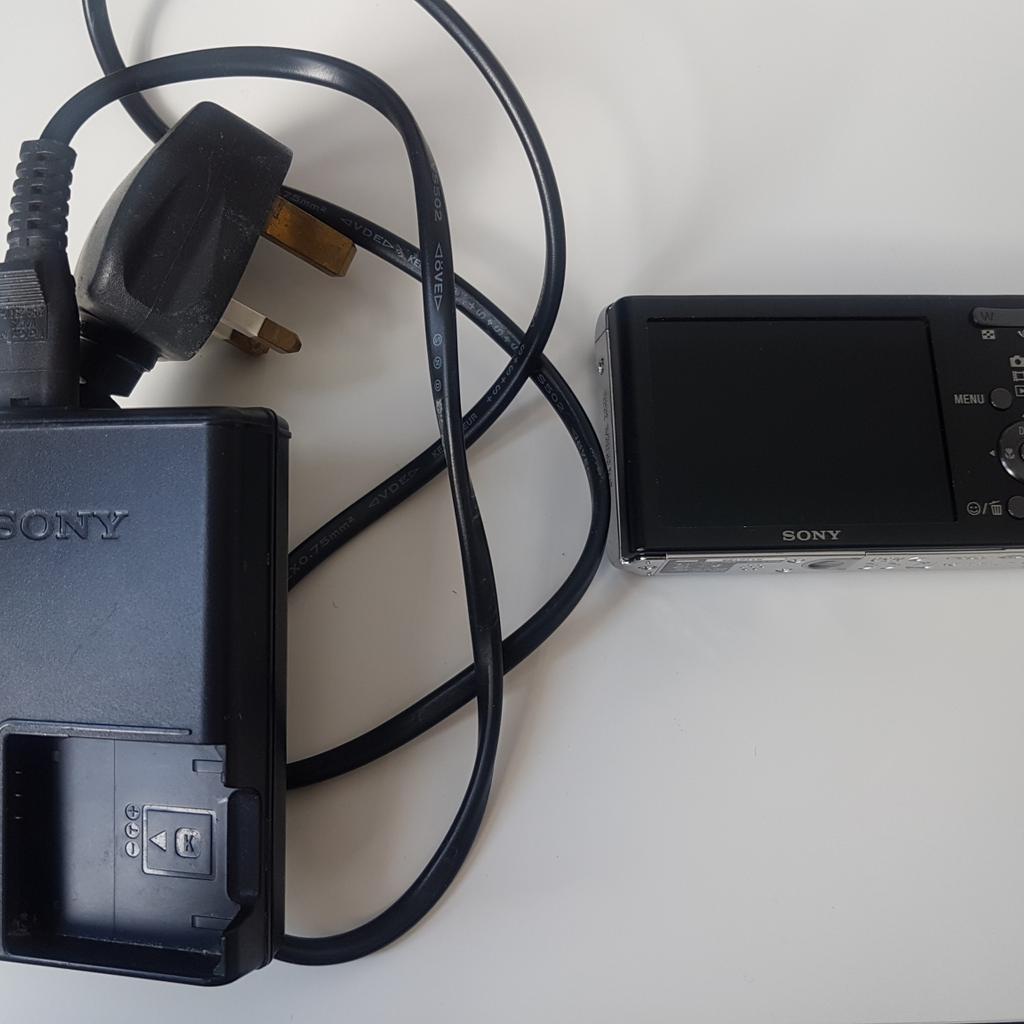 Sony Cybershot camera in Broxbourne für £ 13,00 zum Verkauf | Shpock AT