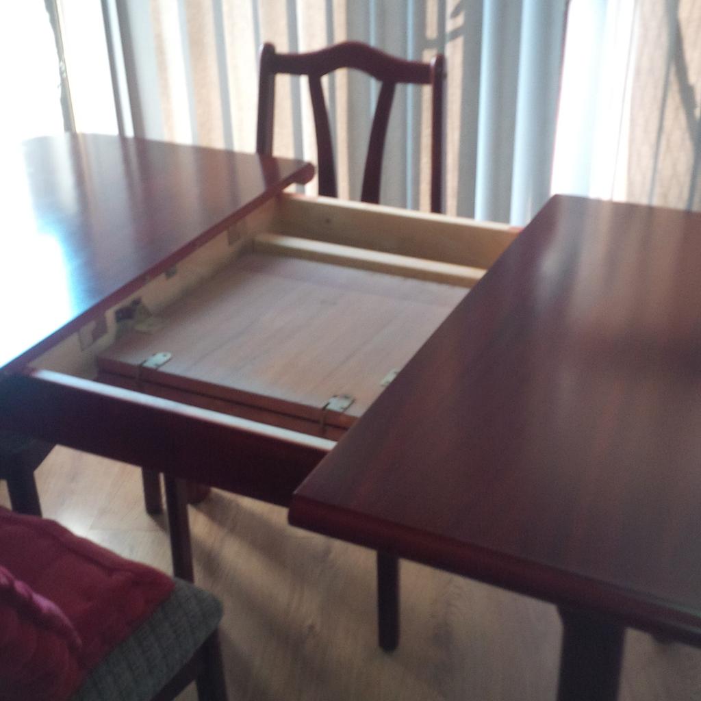 Dining table and chairs in CH41 Wirral für 45,00 £ zum Verkauf Shpock DE