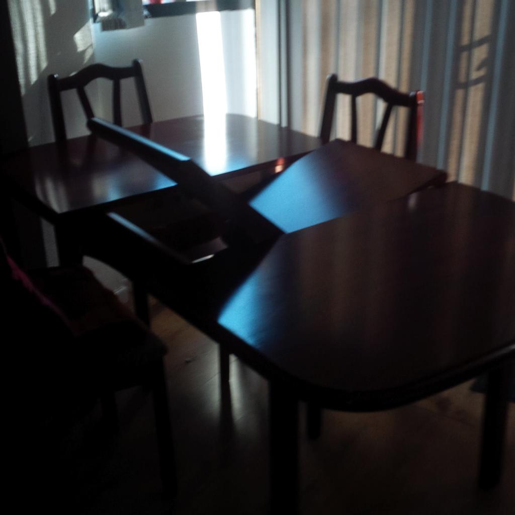 Dining table and chairs in CH41 Wirral für 45,00 £ zum Verkauf Shpock DE