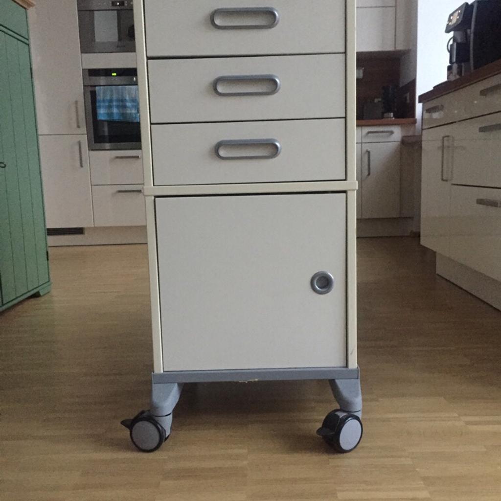 IKEA ApothekerSchrank auf Rollen in 56077 Koblenz für 15,00 € zum