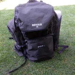 Verkaufe hier einen Angelrucksack von FOX. Dieser Rucksack hat mehrere große und kleine Taschen und er besitzt desweiteren einen Regenschutz der einfach ausgepackt werden kann.