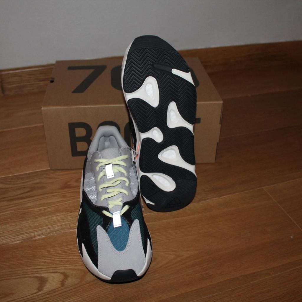 Yeezy 700 store usate