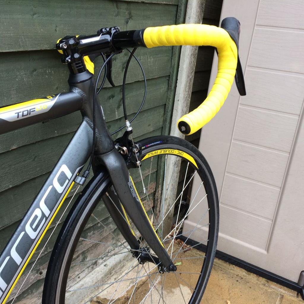 grey and yellow carrera road bike