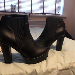 Black heel boots size 6, bought from river island £40, only wore once indoors. I’m a 7, they fit but they’re tight that’s why I’m selling them.