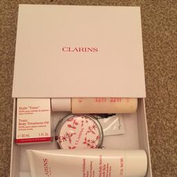 Lovely gift box and clarins items 

Comes with the all the items as shown in photo all of which are new 
Also comes with clarins pocket mirror still with protective wrap on it 

Collection kings hill