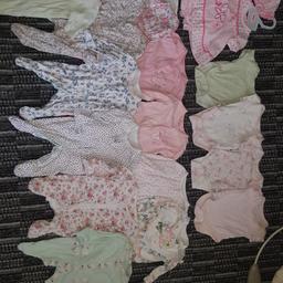 Tiny baby and premmie clothes.

Used condition.
Pick up only