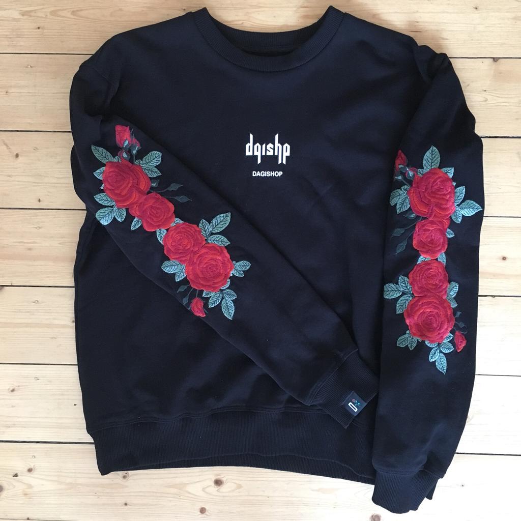 schwarzer Dagi-Shop Sweater mit Rosen an den in 27624 Geestland for €30 ...