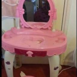 Very good condition n very nice for beautiful princess. With matching stool.