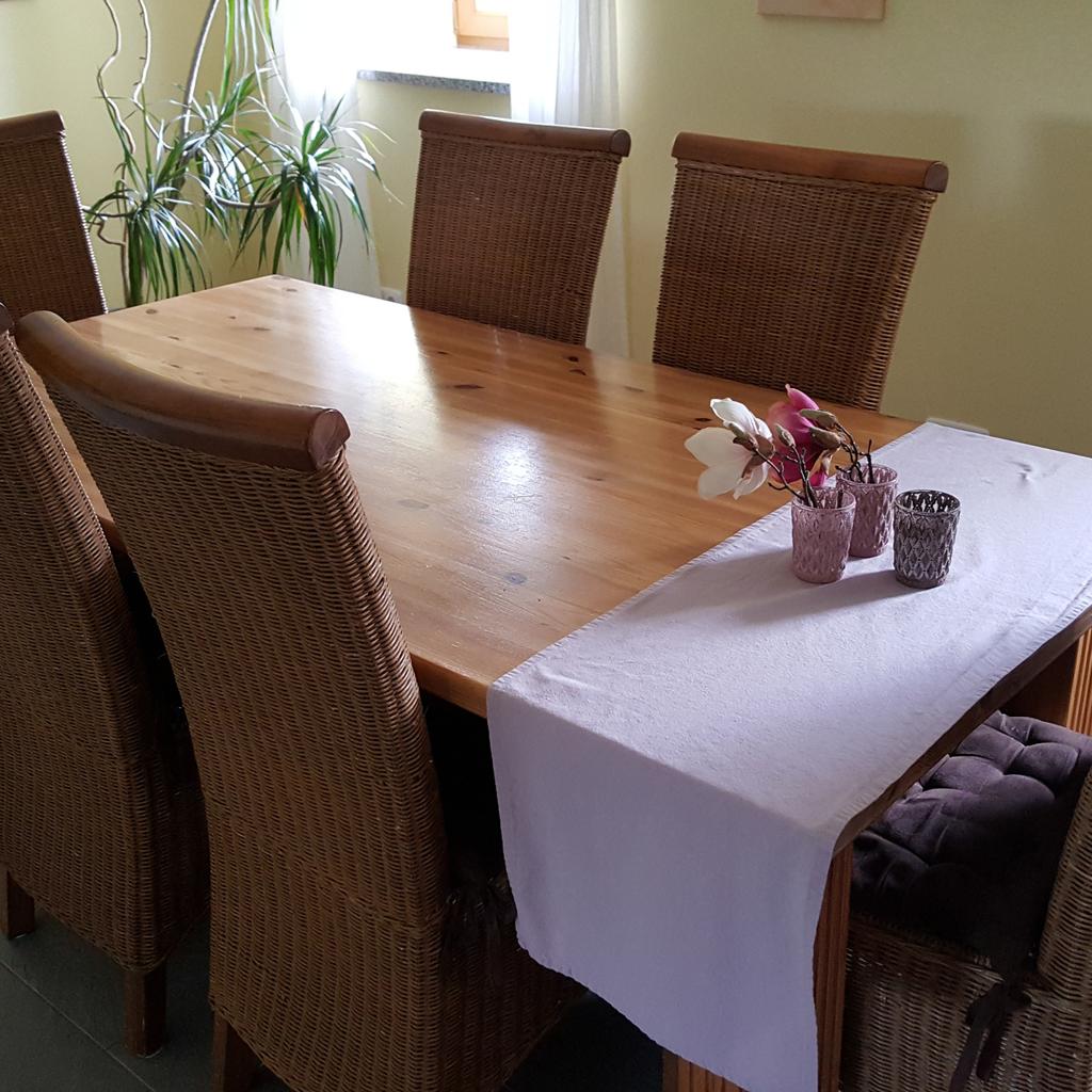 Esszimmer, Esstisch, Kommode, Rattansessel in 4644 Scharnstein für €