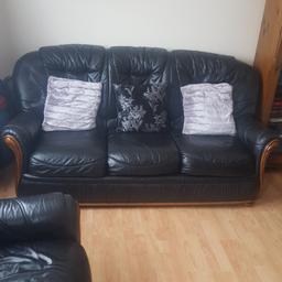 one 3 seather leather sofa two single and one electronic sofa good condition
Collation only please