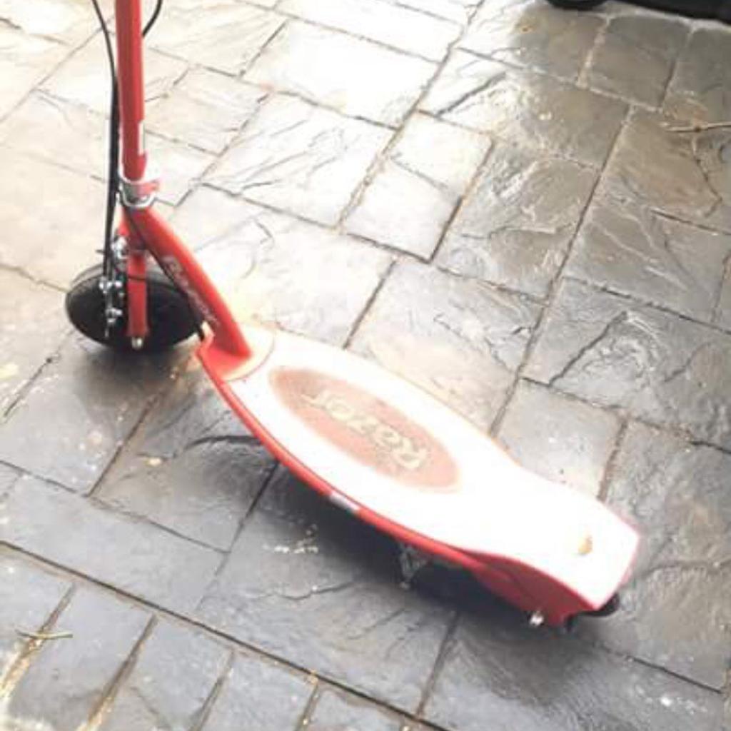 Razor E100 electric scooter in Barnsley for £35.00 for sale Shpock