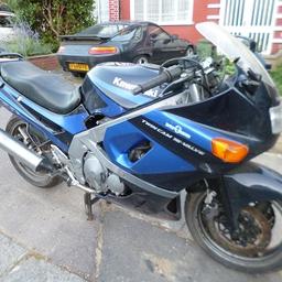 1996 zzr600. sold as a non runner,but engine turns over,and fired up briefly on the old easystart…...Please RING 07496 388684