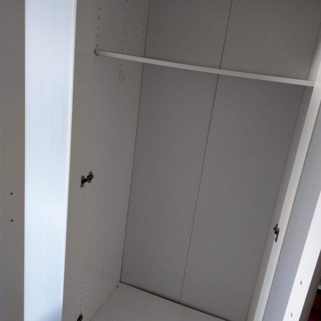 Kleiderschrank von IKEA zu verschenken in 63069 Offenbach am Main für gratis zum Verkauf