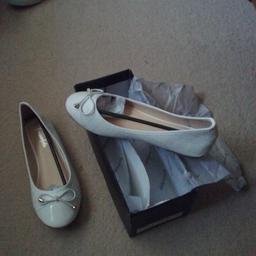 ladies brand new cream shoes size 4