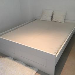 Wir verkaufen unser schönes Bett in weiß. 
Allerdings ohne Matratze, nur das Bettgestell.