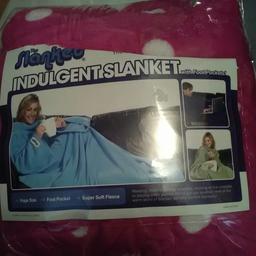 Pink pick a dot Slanket! Never used unwanted gift.
Brand new. Lovely and soft too!