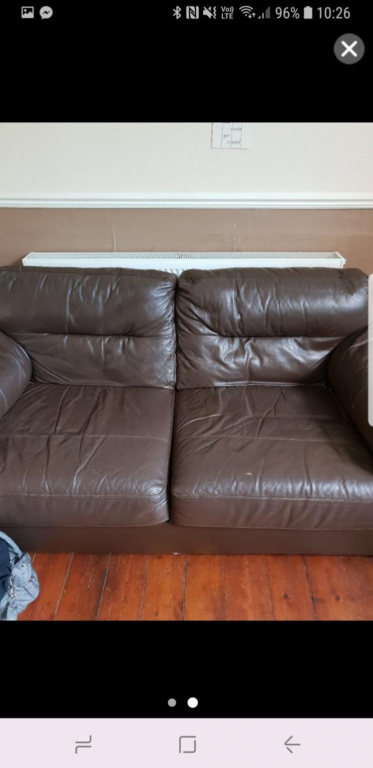 2 and 3 settee brown leather in Mill Hill für 30,00 £ zum Verkauf
