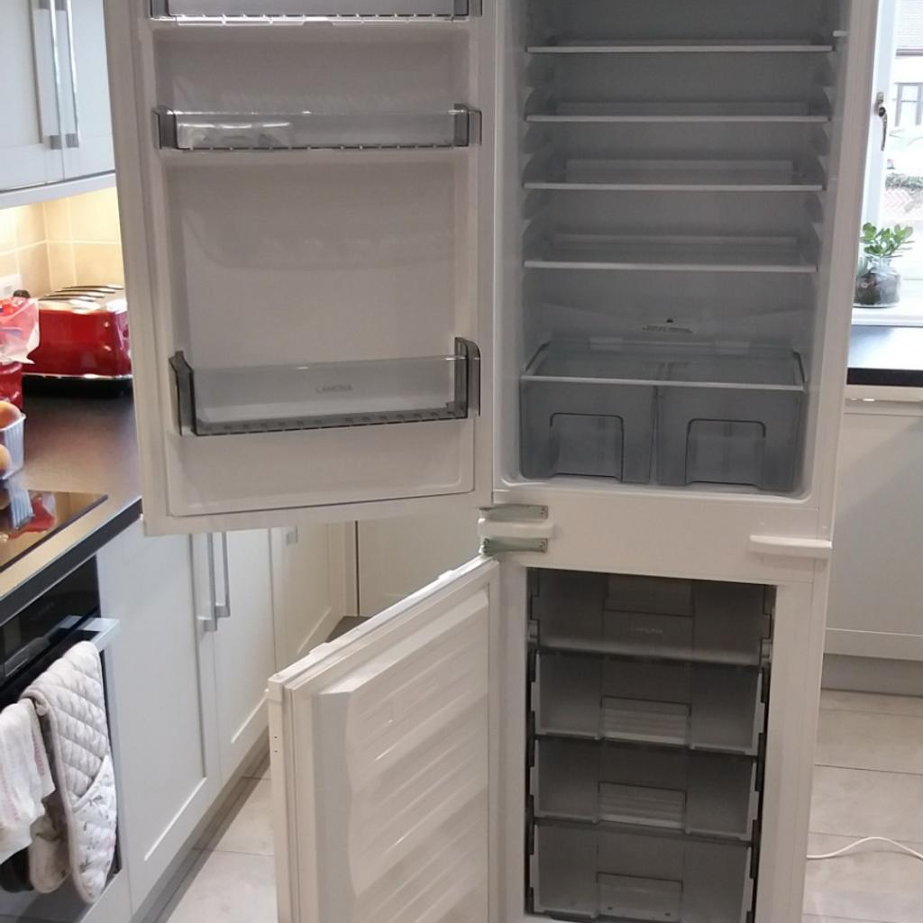 Lamona Integrated Fridge/Freezer (HJA6853) in SS6 Rochford für 80,00