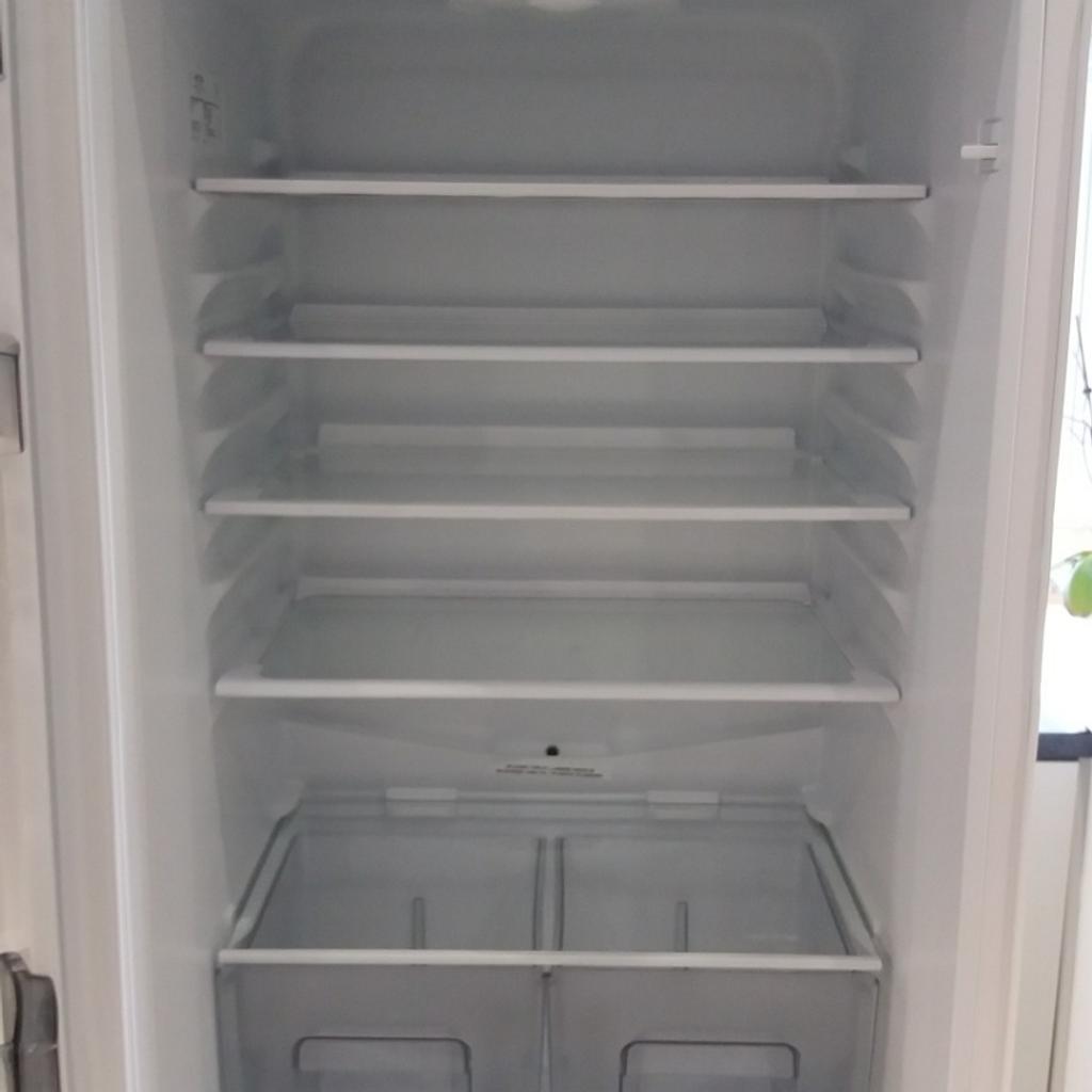 Lamona Integrated Fridge/Freezer (HJA6853) in SS6 Rochford für £ 80,00