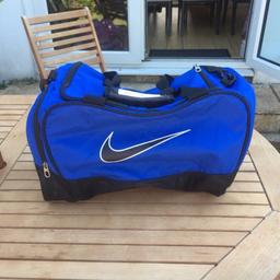 Blue nike sports bag.
Lots of room inside.
Adjustable straps and handles.
Hardly been used.
Collection only