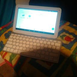 10`1 tablet come laptop.tablet detaches from keyboard perfect condition no Scratch's comes with leather folding case still in box