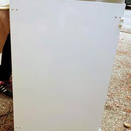 Whirpool ARG 451A+ ist zu verkaufen. Einbaukühlschrank ohne Gefrierfach. 2 Jahre alt, keine Kratzer oder Gebrauchspuren.