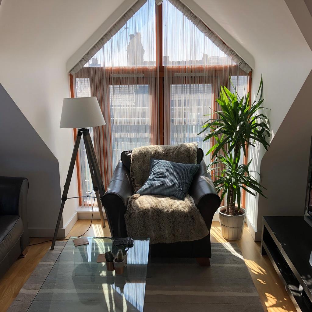 HomeSense Retro Wooden Tripod Floor Lamp in CH48 Wirral für £ 35,00 zum