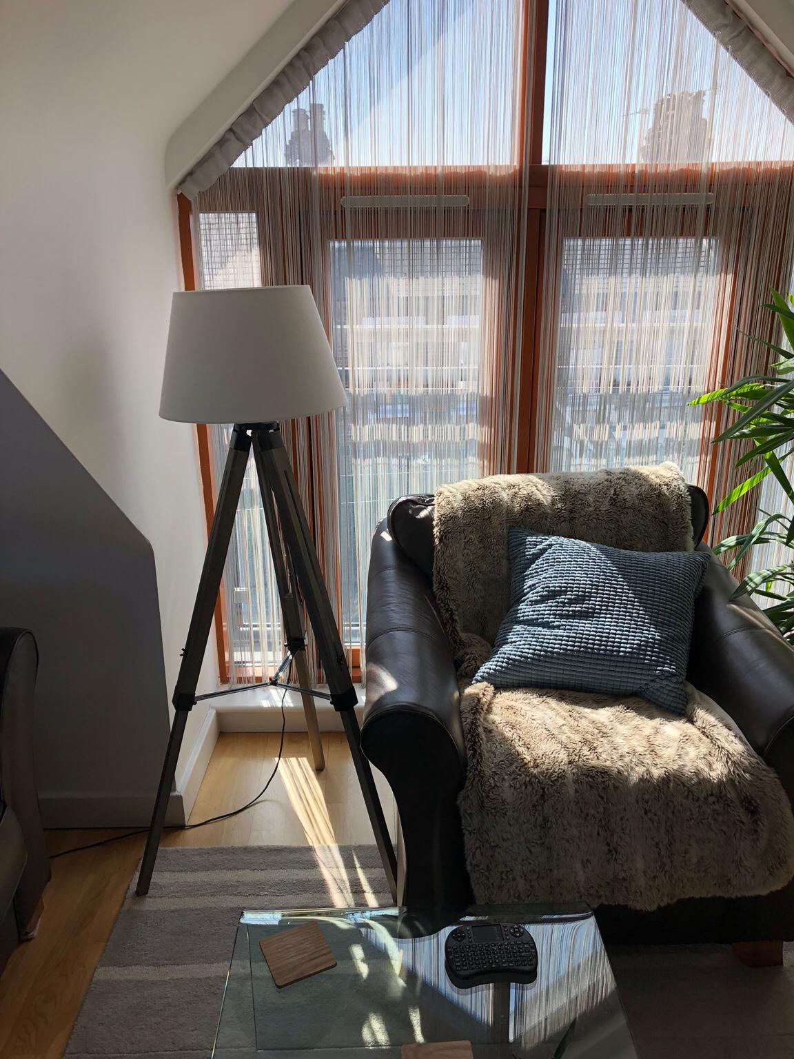 HomeSense Retro Wooden Tripod Floor Lamp in CH48 Wirral für 35,00 £ zum