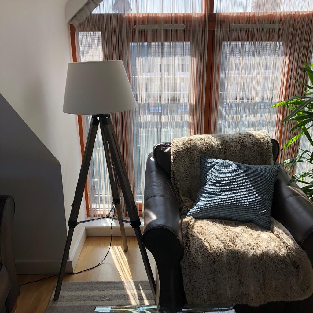 HomeSense Retro Wooden Tripod Floor Lamp in CH48 Wirral für £ 35,00 zum