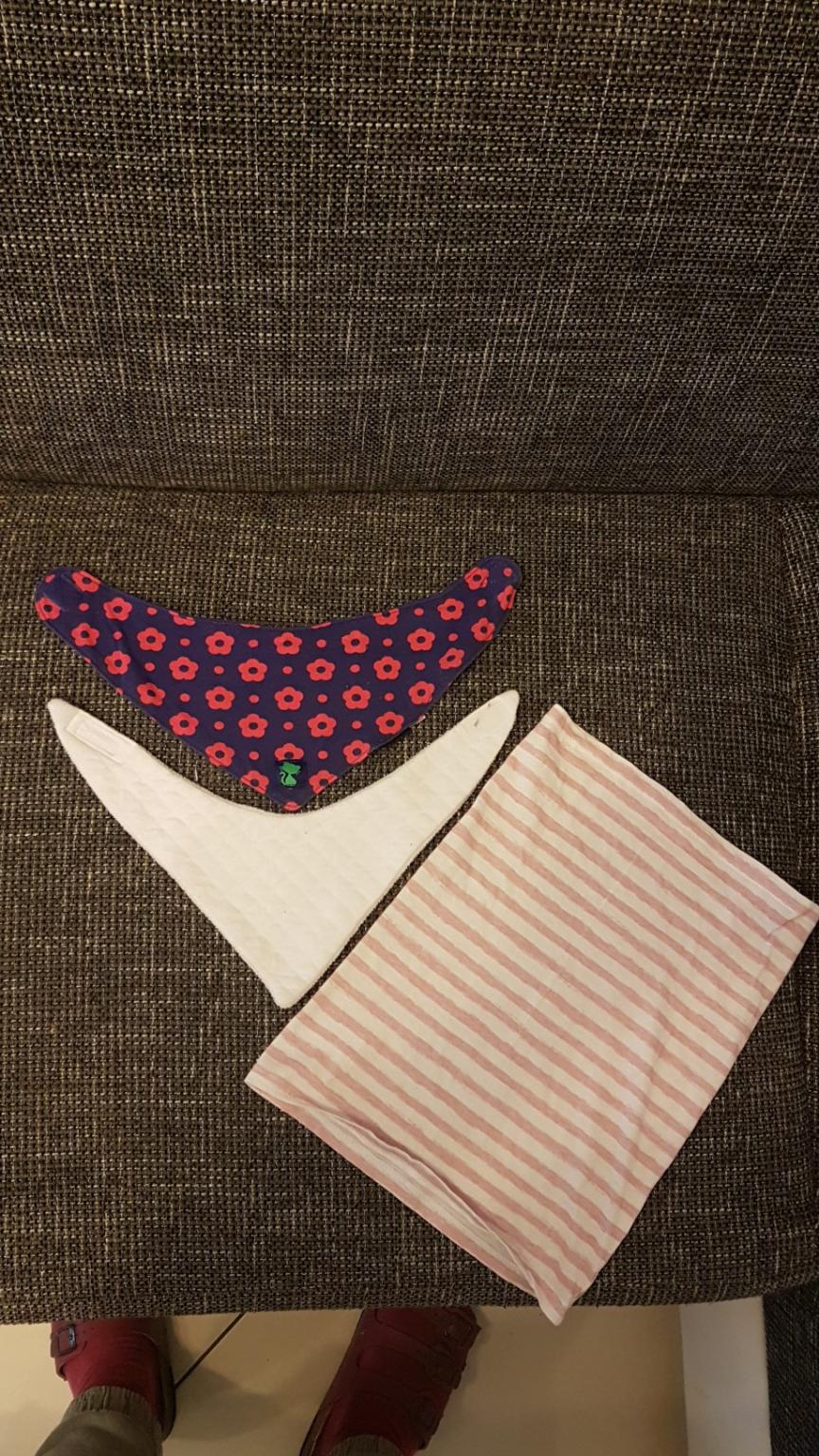 STMK Hundekostüm Zum Valentinstag – 4-teiliges Set Mit Halstuch & Herz-Stirnband Für Kleine Bis Große Hunde (rot)