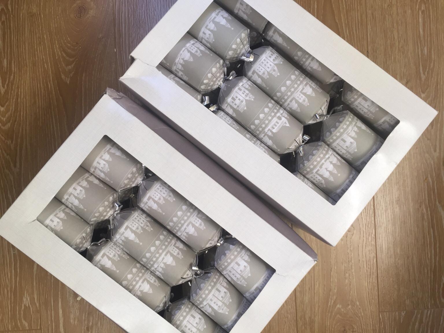 12 Christmas 🎄 Crackers Dunelm. Brand new in Bradford für 2,50 £ zum Verkauf Shpock DE