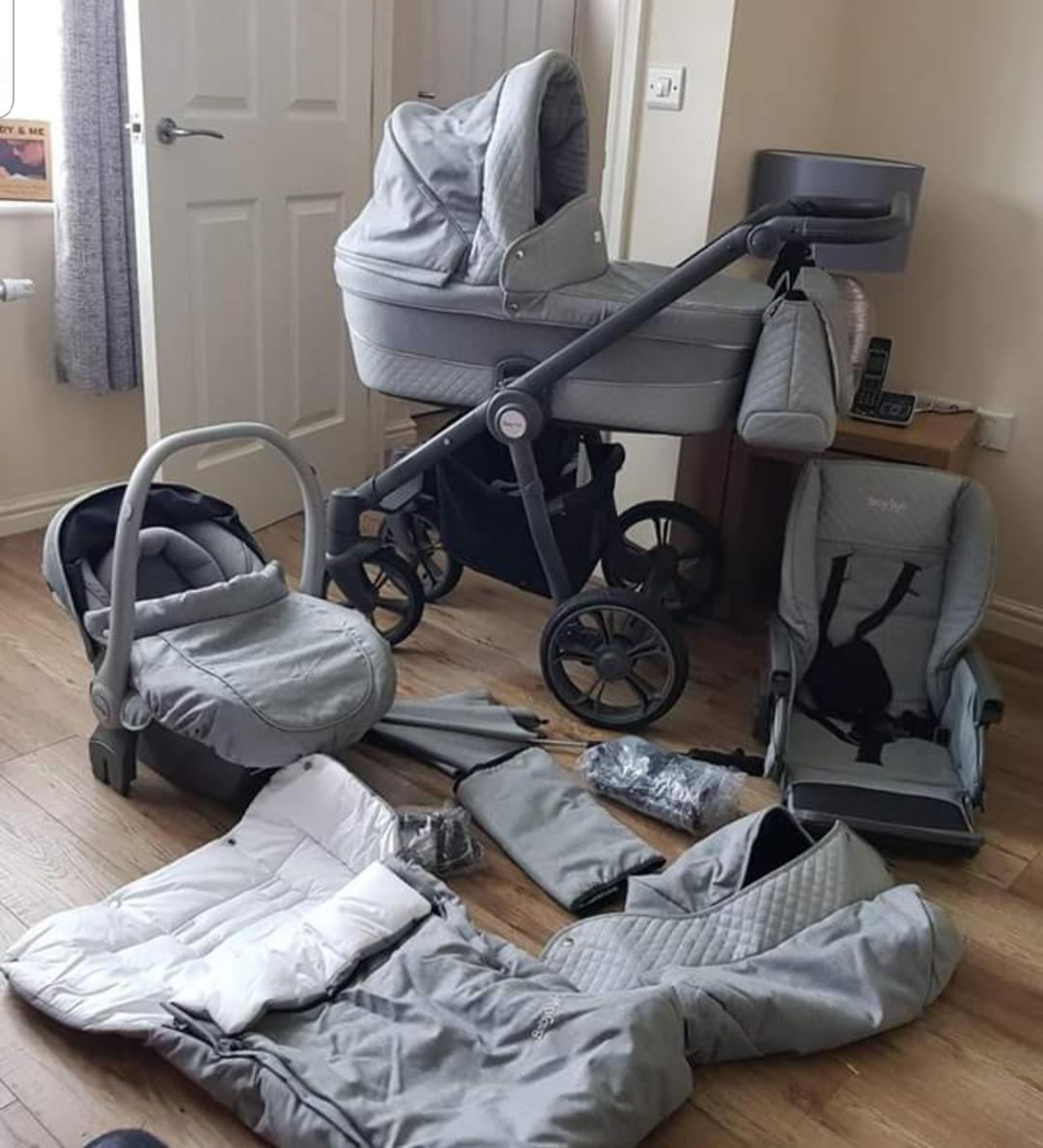 Prestige Baby Pram and Travel System in WN2 Wigan für 250,00 £ zum