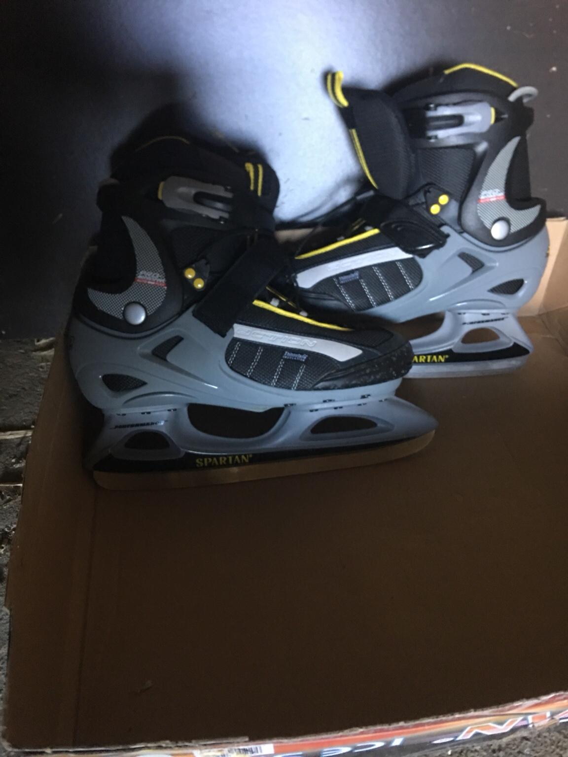 Azeeda 'Ice Skates' Flannel/Guest Towel (TL00040259