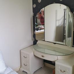REDUCED REDUCED  Beautiful painted white vintage dressing table with large mirror, could be taken back to bare Wood if you desired but looks great as is .
£60 ono  £40.00 !!!!!!!!!!!!!!!