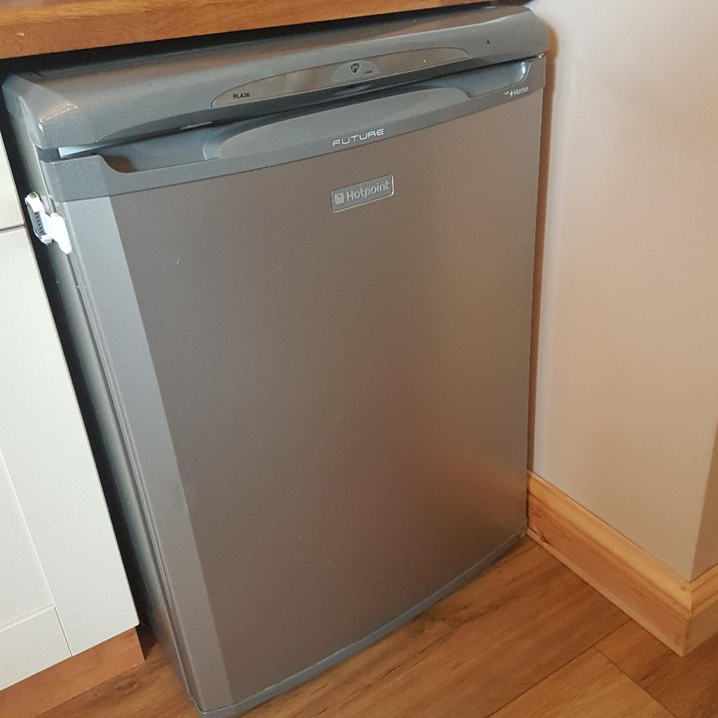 Hotpoint Undercounter Fridge Graphite in West Lindsey für 50,00 £ zum