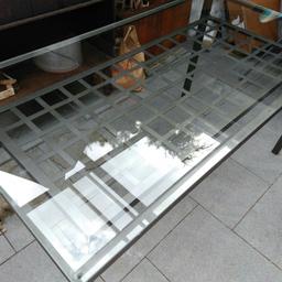 Tisch, Metallgestell Glasplatte. Guter Zustand. L150/B78/H76

Kein Versand, nur Selbstabholung