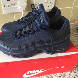 Size 7 
Navy 
Genuine 
Worn once 
In perfect condition