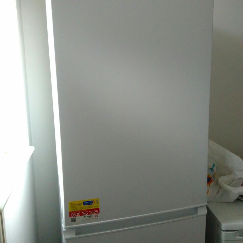 Fridge freezer Daewoo 50/50 nearly new in LA3 Lancaster für 115,00