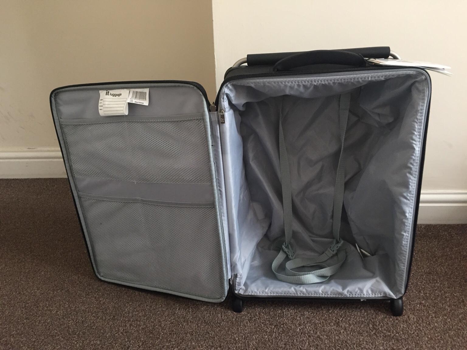 World's Lightest 55x40x20 Suitcase Cabin Bag in WF2 Wakefield for £25.
