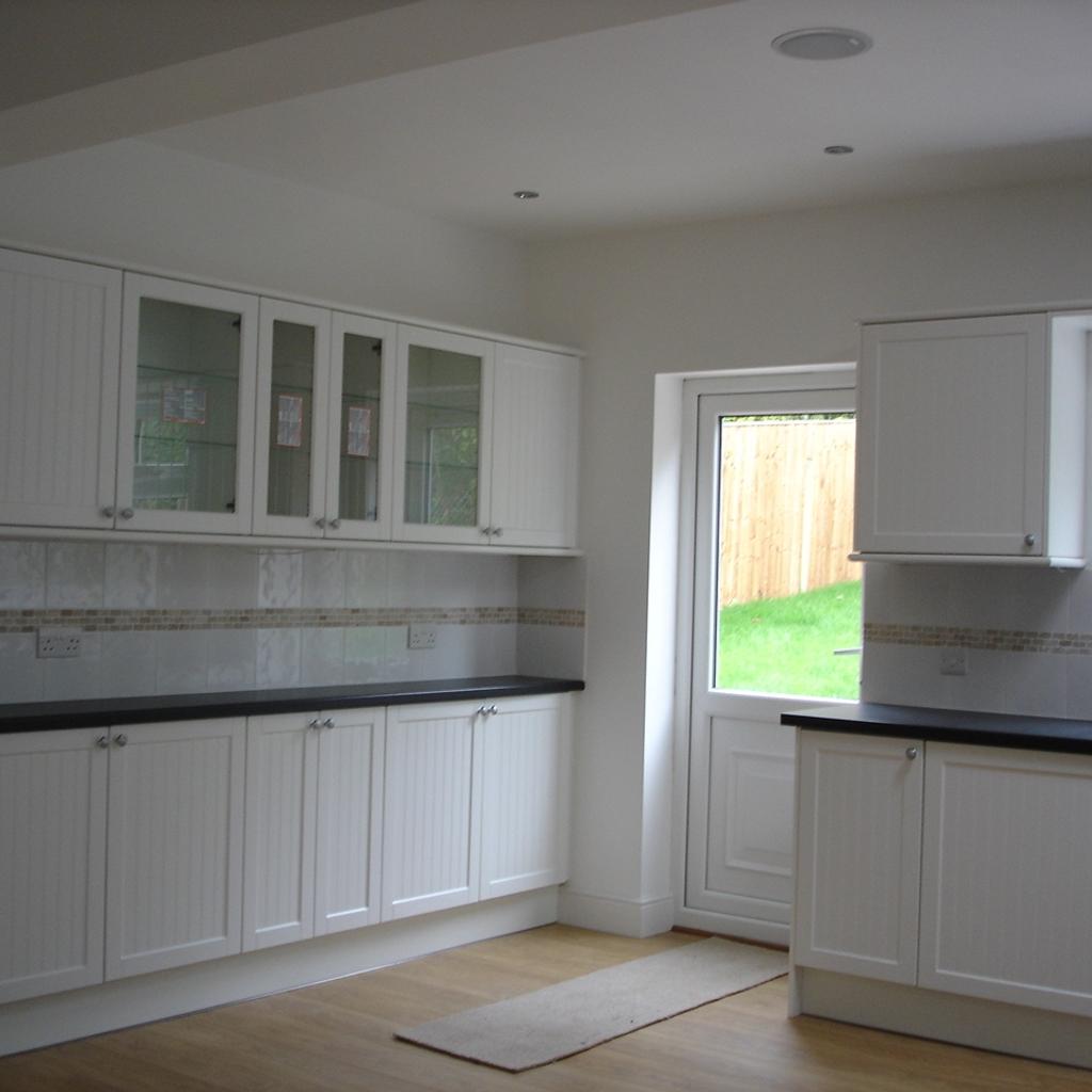 White Kitchen Cupboards in BR3 Bromley for £750.00 for sale Shpock