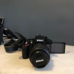 Säljer min Nikon d5100. Väldigt sparsamt använt, har mest legat och väntat på att bli använd så känns bättre att sälja den så den kommer till nytta.

Ingår kamerahus, originalobjektiv 18-55mm, extraobjektiv från Tamaro 70-300mm, laddare samt kameraväska.