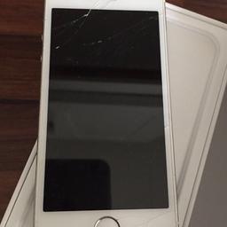Iphone 5s 16gb
Complete in box with earphones

TOUCH ID WORKS - ICLOUD OFF

Fully working but cracked screen

Quick sale - offers accepted