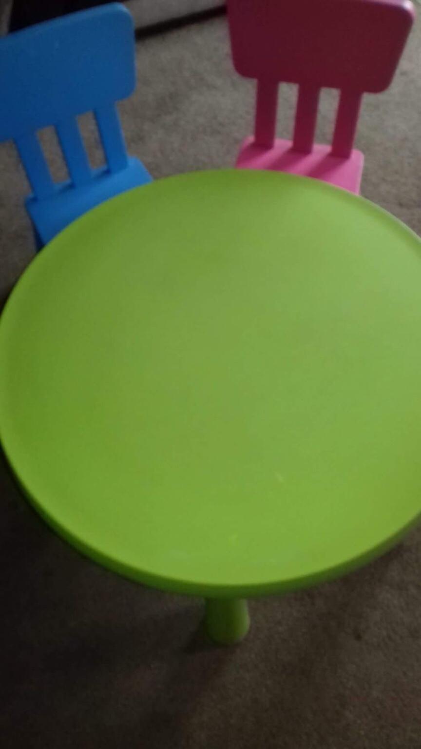Ikea Children's Table & Chairs in HP21 Aylesbury für £ 5,00 zum Verkauf