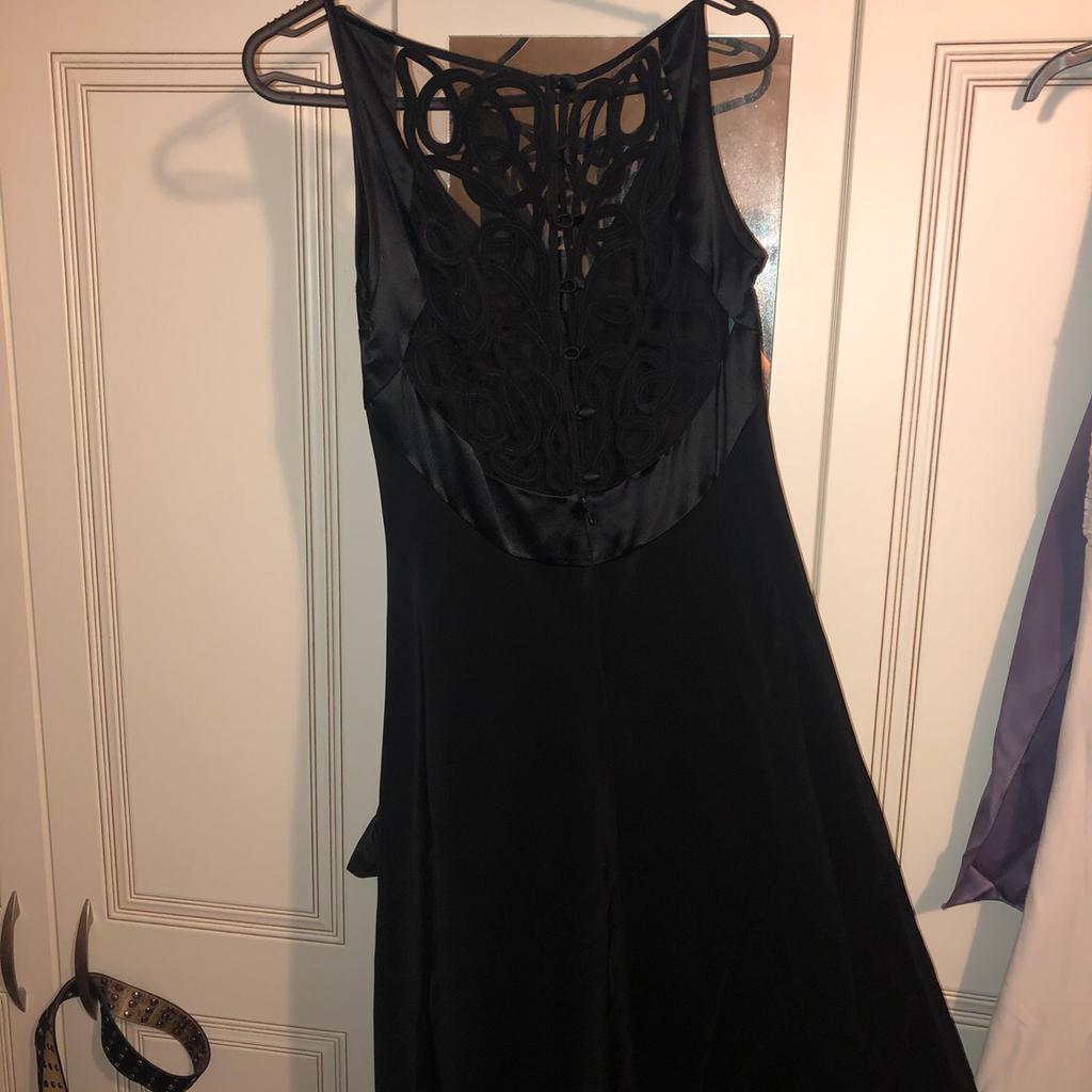 Worn once
Floor length dress
Size 12
Black lace detail on back
From designer range Debenhams
Paid around 200
Collection only